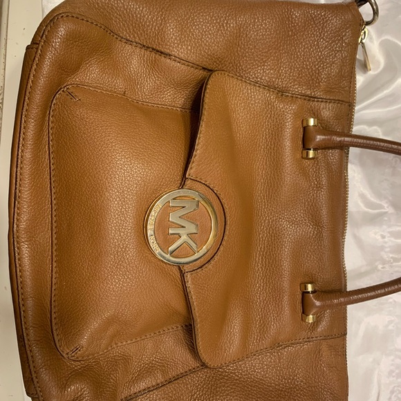 Michael Kors Large Pebbled Leather Shoulder Bag - Picture 8 of 16